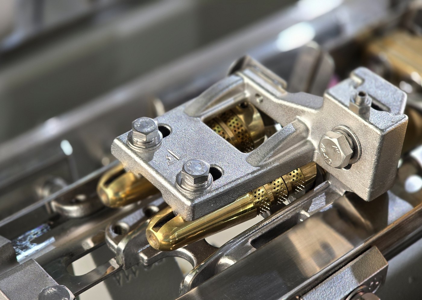 6-tooth temple support device on water jet loom